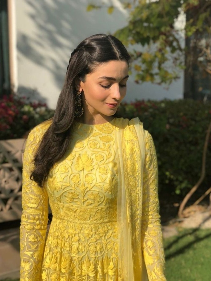 Alia Bhatt shows off the quarantine haircut Ranbir Kapoor gave her in a  yellow top  leggings  VOGUE India