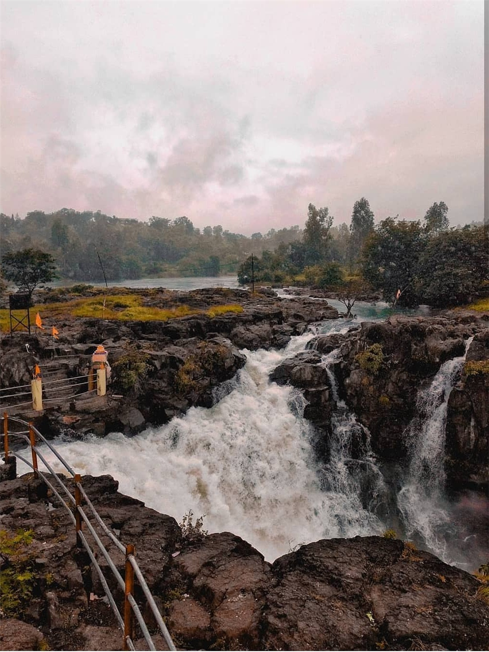 One Day Trip To A Staggering Umbrella Waterfall And Randha Waterfall